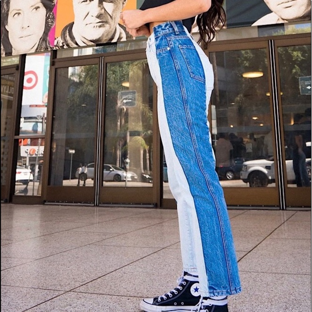 Brand: Revice Denim (GEMINI / CROSSROADS)
Size: 25
Color: Light Indigo Wash